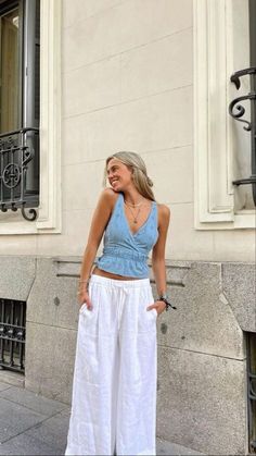 Summer Outfits T Shirt, Cool Girl Vacation Outfits, Outfit For Spain, East Coast Spring Outfits, Changing Style Clothing Tips, Summer Ootd 2023, Travel Abroad Outfits, Blanco By Nature Clothing, Summer In Barcelona Outfit