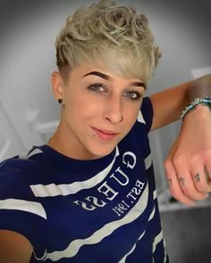 Short Lesbian Hair, Butch Lesbian Haircut, Lesbian Short Hair, Long Hair 50, Lesbian Fashion, Haircut Pictures