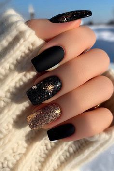 Small Nails, Nails Salon, Trendy Halloween, New Year's Nails, Christmas Nail Art, Makeup Trends, Serbia, Halloween Nails, Beautiful Christmas