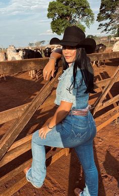 Cute Cowgirl Outfits, Fiesta Outfit, Estilo Country, Western Style Outfits, Cowboy Up, Western Outfits Women, Cowgirl Outfits