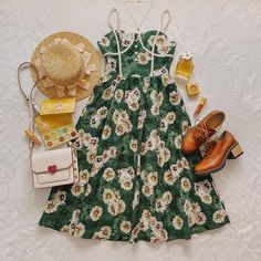 @/shopmegoosta on insta Cottagecore Girl, Gardening Club, Daisy Cottage, Styles Clothes, Vintage Daisy, True To Yourself, Bellini, Instagram Live, Be True To Yourself