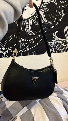 Guess Bag Outfit, Bag Outfit, Fancy Bags, Cloth Bags, Fashion Bags, Fall Winter, Backpacks