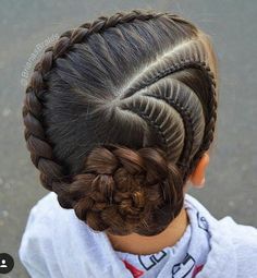 que lindo pero esperar 3 horas bale la pena solo dura un dia Pretty Hairstyles For School, Black Hair Products, Girls School Hairstyles, Two Braids, Braids With Curls, Girls Braids, Girl Haircuts, Braids For Kids, Kids Braided Hairstyles