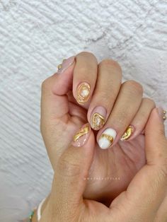 Classic nails Aesthetic Nail, Classic Nails, Oval Nails, Gold Nails, Short Nails, Long Nails, Stylish Nails, Pink Nails