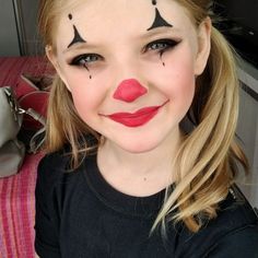 Clown Facepainting Easy, Face Painting Poster Board Ideas, Kids Halloween Makeup Ideas, Easy Cute Face Painting, Kids Clown Face Paint, Fall Face Painting Ideas Simple, Cool Face Paint Ideas Halloween, Clown Face Paint Kids Easy, Cute Clown Face Paint