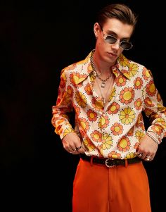 Shirt by ASOS DESIGN Part of our responsible edit Floral print Oversized collar Button placket Long sleeves Button cuffs Regular fit Men 70s Inspired Fashion, Groovy Mens Fashion, Revealing Mens Clothing, 70’s Mens Fashion, Rave Barbie, 70s Mode, 70 Outfits, Unisex Looks