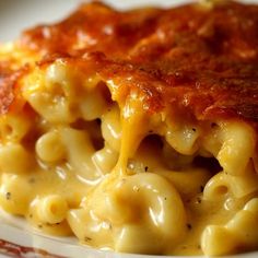 a plate with macaroni and cheese on it