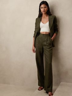 Palma Wide-Leg Linen Pant | Banana Republic Professional Trousers Women, Classic Office Style Women, High Waist Pants And Crop Top, Stone Color Pants Outfit, Dark Green Linen Pants Outfit, Womens Wedding Guest Outfit Pants, Linen Pant Suit For Women, Banana Republic Outfits 2023, Lesbian Business Outfits