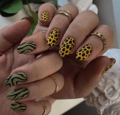 Green Nails Ideas, Nail Design Glitter, Boho Nails, Manicure Nail Designs, Print Nails, Soft Nails