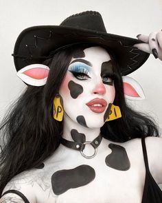 Cowgirl Makeup, Cow Halloween Costume, Pretty Halloween Makeup, Animal Makeup, Cow Costume, Creepy Halloween Makeup, Halloween Coustumes, Hot Halloween Outfits, Halloween Makeup Pretty