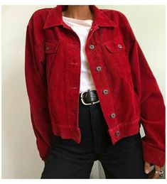 Red Jacket Outfit, Red Corduroy Jacket, Moda Grunge, Red Denim Jacket, Cropped White Tee, Jean Jacket Outfits, Outfits 90s, Red Jeans, Grunge Look