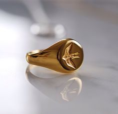 Men Accessories Aesthetic, Custom Signet Ring, Mens Rings Fashion, Signet Ring Men, Mens Gold Rings, Gold Chains For Men, Mens Accessories Jewelry, Dope Jewelry, Bling Bling