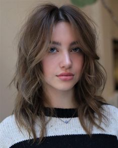 Center-Parted Soft Airy Shag Volumous Mid Length Hair, Shag Collar Bone Length Hair, Soft Shag No Bangs, Shag Hairstyle Side Part, Shaggy Medium Hair No Bangs, Shag Haircut Oblong Face, Light Shag Haircut Curtain Bangs, Shag Haircut Oval Face, Shag Hair Without Bangs