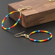 Beaded Hoop Earrings Tutorial, Hoop Earrings Tutorial, Mirror Earrings, Wood Jewelry Diy, Gold Bead Earrings, Hoop Dangle Earrings, Earrings Tutorial, Small Gold Hoops, Stylish Earrings