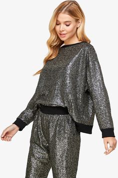 Step into glamour with our Sparkly Sequin Long Sleeve Pullover Top.This Casual Embellished Sweatshirt adds a touch of magic to your wardrobe.Sparkle effortlessly in high-demand fashion.Elevate your casual chic with TheMogan's must-have sweatshirt. Shimmering sequin embellishmentsCozy crew neck design, Banded cuffs and hemLong sleeves for versatile stylingPerfect for festive occasions or adding glamour to your everyday styleModel size : 5'10" height, 33" bust, 24" waist, 34" hip, and is wearing a Hoodie Jacket Women, Embellished Sweatshirts, Lounge Top, Oversized Blouse, Round Neck Sweatshirts, Long Hoodie, Casual Pullover, Pullover Sweatshirts, Long Sleeve Casual