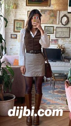 Urban Formal Outfits, Vintage Womens Outfits, Vintage Office Outfit, Ralph Lauren Aesthetic Outfit, Ralph Lauren Aesthetic, Fall Aesthetic Outfit, Old Money Fashion, Tall Brown Leather Boots, Money Fashion