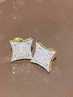 "Amazing stud earrings. 3D Kite earrings screwbacks Solid 925 sterling silver, 14k yellow gold finish Wont turn your ears green!   2.8ct simulated diamonds SUPER ICY...Must see in the sun! About 0.4\" (10mm) wide perfect medium size! Pair weighs around 2.5 grams Screw backs for a secure fit! Ships fast Let us know if you have any questions" Gold Diamond-shaped Earrings For Anniversary, Gift Diamond Earrings With Screw Back And Cubic Zirconia, Gold Sterling Silver Jewelry With Screw Back, Diamond White Screw Back Earrings For Gift, Cubic Zirconia Screw Back Jewelry For Gifts, Sterling Silver Jewelry With Screw Back For Gift, Gold Screw Back Round Jewelry, Gold Sterling Silver Earrings With Screw Back, Gold Screw Back Diamond Earrings For Gift