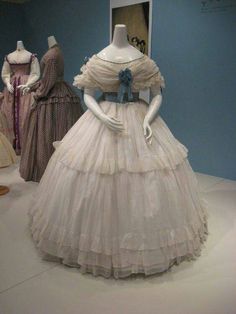 1860s. Very fond of 1860s designs. Like the airiness of this particular one. 1850 Dress, Southern Belle Dress, Victorian Costume, Satin Sash