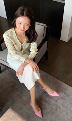 Ig: jxnjuvv Elegant Spring Aesthetic, Classy Feminine Aesthetic, Feminine Classy Outfits, Soft Feminine Outfits Classy, Feminine Outfits Aesthetic, Clean Look Outfit, Mini Skirt Casual Outfit, Fashion Outfits Feminine, Petite Brands