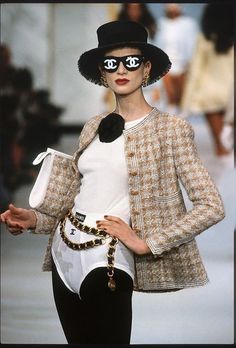 1990 Style, Celebrity Sunglasses, Yasmin Le Bon, Living In London, Chanel Style, Eyewear Trends, Chanel Cruise