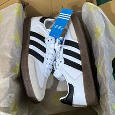 Adidas Samba Og Leather Retro Sneakers White Black Comes With Label And Original Packaging/Box. Never Worn Women's 5 = Men's 4 = Eu 36 Adidas 33y, White And Black Addis Shoes, Shoe Lace Patterns For Adidas, Samba Shoes, Adidas Samba Og, Shoe Inspo, Retro Sneakers, Shoes Adidas, Packaging Box