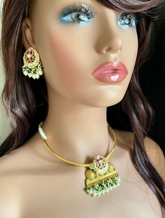 Simply Splendid - Another beautifully crafted gold plated Jadau kundan & Pachi kundan hasli with cluster pearls gold & antique gold finish. Adjustable via dori. Brass is used as base metal. Subtle,  trendy necklace set to gleam your festive appearance. Comes with matching stud style earrings. Style this with any Ethnic or Indo Western Attire. ✅Shop our collection here: https://www.etsy.com/shop/KKsCulture We want you to LOVE your new jewelry!  CARE TIP  1. Keep away from moisture and perfume 2. Store in cotton or zip lock bags or air tight boxes. 3. Spot cleaning only. 4. Jewellery is the last thing you should wear and the first thing you should remove. 💕Send us an email if you need help! ✅ Contact Us: +1 (732) 325-2222 Torc Necklace, Hasli Necklace, Kundan Jewelry, Trendy Necklace, Stud Style, Jewelry Antique, Trendy Necklaces, Indo Western, Necklace Statement