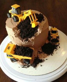 there is a cake that has been made to look like a construction truck