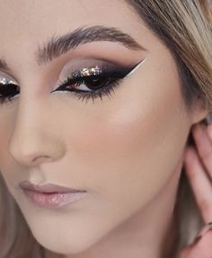 Social Glam Makeup, Makeup Soft Glam, Makeup Social, Soft Glam Look, Black Smokey Eye Makeup, Rock Makeup, Artsy Makeup, Angel Makeup