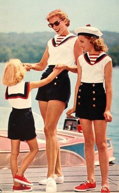 Sailor Shorts Outfit, Sailor Outfit For Women, Nautical Fashion Women, Sailor Clothes, 1950s Shorts, Sailor Theme, Marine Outfit, 60s Women