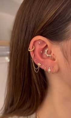 Industrial Bar Piercing Aesthetic, Aesthetic Industrial Piercing, Ear Piercings With Industrial, Female Piercings Ideas, Ear Piercing Ideas With Industrial, Dainty Industrial Piercing, Piercing Ideas Nose, Industrial Piercing Aesthetic, Eat Piercing