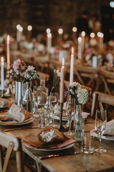 Rustic tablescape with vintage brass candle holders, avocado dyed napkins and popcorn favours in brown paper bags Stem Candles Wedding, Dyed Napkins, Rustic Tablescape, Pink Taper Candles, Popcorn Wedding Favors, Vintage Wedding Colors, Vintage Lace Wedding Dress, Wedding Candles Table, Setting Table