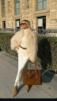 Florence Italy Outfits, Florence Outfits, Abroad Outfits, Classy Date Night Outfit, Xmas Outfits, Best Winter Outfits, Winter Inspo, Style Goals, Italy Outfits