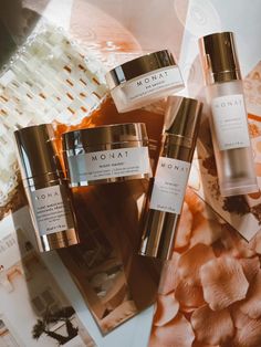 Monat Flat Lay, Fall Flat Lay, Night Skin Care Routine, Beauty Aesthetic, Beauty Skin, Instagram Feed