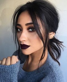 13 Celebrities Wearing Winter’s Dark-Lipstick Trend #RueNow Winter Make Up, Mekap Mata, Makeup Tip, 얼굴 그리기, Dark Lipstick, Smink Inspiration, Black Lipstick, Beauty Make-up, Lips Shades