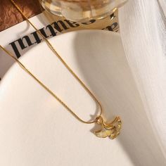 Leaf Pendant Clavicle Chain Gold Titanium Necklaces – Nutricaodiaria Steel Plate, Gold Fashion, Fast Fashion, Womens Necklaces