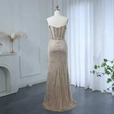 Veredeln Sie jeden besonderen Anlass mit unserem Dreamy Vow Luxury Dubai Mermaid Crystal Nude Abendkleid. Dieses elegante Kleid ist mit zarten Perlen verziert und hat einen herzförmigen Ausschnitt, der Luxus und Eleganz ausstrahlt. Es ist perfekt für Hochzeiten oder formelle Anlässe und wird Ihnen garantiert das Gefühl geben, eine glamouröse Meerjungfrau zu sein. Nude Evening Dresses, Arabic Women, Yellow Evening Dresses, Nude Fabric, Grey Evening Dresses, Champagne Evening Dress, Gold Evening Dresses, Green Evening Dress, Pink Evening Dress