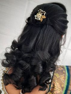 Simple Hairstyle For Reception, Hairstyle For House Warming Ceremony, Open Haïr Style For Short Hair, Hairstyles For Medium Length Hair Wedding Indian On Saree, Wedding Hairstyles For Short Hair Indian, Open Hairstyles Simple, Reception Bride Hairstyle, Hairstyles For Functions Indian, Hair Styles For Reception