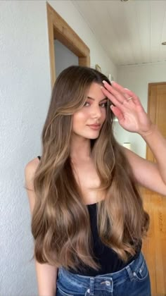 Slight Curl Hair, Hair Due Ideas, Loose Curls Long Hair, Long Light Brown Hair, Darker Blonde, Hair Trends 2022, Summer Hair Style, Long Loose Curls, Oblong Face Shape