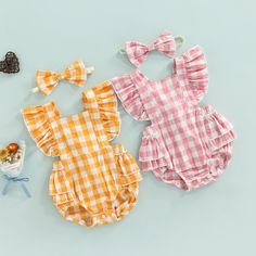 An adorable plaid ruffle romper that radiates cuteness! The sweet ruffled sleeves and hem are dripping with charm, finished off with a darling head bowtie. A delightful little outfit! Spring Gingham Bubble Romper With Ruffles, Playful Gingham Bubble Romper For Spring, Cute Gingham Bubble Romper For Spring, Cute Bubble Romper With Ruffle Sleeves, Cute Spring Gingham Bubble Romper, Playful Gingham Bubble Romper For Playtime, Cute Summer Plaid Bubble Romper, Cake Smash Outfit Girl, Body Infantil