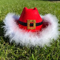 Red Santa Cowboy Hat, Christmas Hat With Rhinestone And White Feather Boa. Great For Western Party, Christmas Party, New Year Party. Hat Trim: Your Choice Of Adding Feather Boa Or Rhinestone Fringe. Hat Band: Make With High-Quality Rhinestones Which Ensures Long-Lasting Sparkle, Glittering And Shine. Size: One Size Fits Most Adults Up To 22 Inches In Size. The Circumference (Inside) Of The Cowgirl Hat Is Approx. 22 Inches. To Ensure The Proper Fit Measure Your Head With A Soft Tape. This Hat Fit Cowboy Hat With Rhinestones, Christmas Cowboy Hat, Cowboy Costumes, Diy Christmas Hats, Fringe Hat, White Feather Boa, 12th Birthday Party Ideas, Red Cowboy Hat, Christmas Cowboy