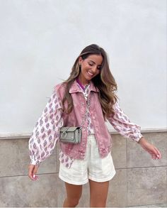 Vest Cute Outfit, Cute Outfit Fall, Aesthetic Fall Outfit, Basic Girl Outfit, Ropa Upcycling, Europe Travel Outfits, Outfit Denim, Looks Country, Denim On Denim