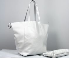 "Big leather oversized bag 24\"x15\" White Oversized tote bag. Dimension details: Max width at the top: 60 cm / 23.6\" Height: 40 cm / 15.7\" Width at the base: 32 cm / 12.6\" Depth: 24 cm / 9.4\" Handle drop: 26 cm / 10\" Internal cosmetic bag: 30x20 cm / 12x8\" OTHER COLORS: CAMEL: https://www.etsy.com/listing/685507502/large-leather-tote-bag-large-bag-24x-16?ref=shop_home_active_2 GREEN: https://www.etsy.com/listing/682412608/extra-large-green-leather-tote-bag-24x?ref=shop_home_active_57& Simple Leather Bag, Beautiful Backpacks, Mens Backpack Travel, Large Leather Bag, Everyday Handbag, Soft Leather Bag, Oversized Bag, Oversized Tote Bag, Oversized Tote