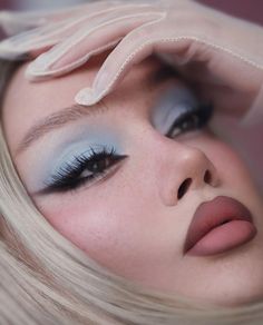 @olgadann Eye Makeup Ideas For Blue Eyes, Pastel Blue Makeup, Light Blue Makeup Looks, Pastel Makeup Looks, Makeup Ideas Blue, Light Blue Makeup, Make Up Blue, Makeup Looks Blue Eyes, Eyeshadow Inspiration