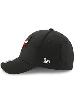 Pull on this Chicago Bulls Team Classic 39THIRTY Black Flex Hat just in time for the game! This Chicago Bulls Flex Hat features a team logo embroidered on the front. Front raised embroidered team logo, Secondary team logo embroidered on back, 100% woven polyester, Flexible-fit 39THIRTY sizing, New Era flag embroidered on the left side, Pre-curved bill, Structured crown, Polyester, Washable, Imported Black Sports Hat With Curved Brim, Black Sports Baseball Cap With Short Brim, Black Short Brim Baseball Cap For Sports, Black Curved Visor Hat For Baseball Season, Black Hat With Curved Visor For Baseball Season, Classic Black Fitted Hat With Curved Visor, Black Fitted Hat With Short Brim For Outdoor, Black Fitted Hat With Curved Bill For Baseball Season, Black Short Brim Sports Hat