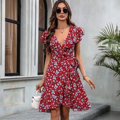 Details:Ruffle Design Fashion Floral Print Casual DressPrintedV neckHigh waistSkin friendlyFabric: polyesterSize: S, M, L, XL.For more country size measurements, please .Size/InUSBustLengthS4-635.4339.37M8-1037.4039.96L12-1439.3740.55XL16-1842.1241.14Please allow 0.4"-0.8" differs due to manual measurement. Red Floral Print Non-stretch Dress, Summer Burgundy V-neck Mini Dress, Spring Burgundy V-neck Mini Dress, Burgundy V-neck Mini Dress For Summer, Burgundy Floral Print Summer Dress, Summer Burgundy V-neck Midi Dress, Burgundy Knee-length Summer Mini Dress, Burgundy Knee-length Mini Dress For Summer, Printed Casual Dresses