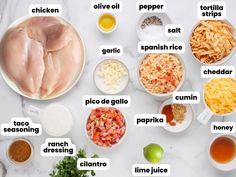 an image of ingredients for chicken broth on the counter top with words in spanish