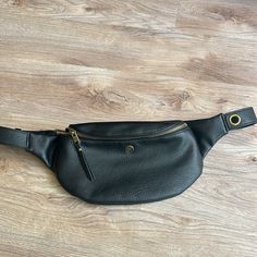 Black Roxy Fanny Pack/Belt Bag Never Used Everyday Black Bags With Belt Detail, Black Belt Bag With Belt Loops For Everyday, Roxy Backpacks, Hobo Tote Bag, Floral Backpack, Vintage Backpacks, Thick Rope, Tote Bag Purse, Luggage Sets