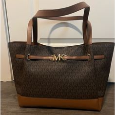 Brand New, Never Used. Chic Brown Bag With Logo, Bags Michael Kors, Michael Kors Bag, Womens Tote Bags, Michael Kors, Brand New, Women Shopping, Color