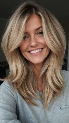 Effortless Elegance: Mom Haircuts That Wow - Fads Blond Medium Length Hair With Layers, Mid Length Haircut Blonde, Mom Haircut Medium, Long Mom Haircut, Layers Thick Hair, Low Maintenance Hairstyles, Mom Haircut, Bob Ideas, Mom Haircuts