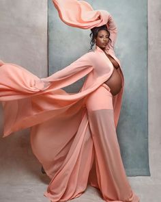 High Fashion Maternity, Fancy Maternity Dresses, Winter Crop Top, Maternity Shoot Outfit, Maternity Picture Outfits, Maternity Studio Photoshoot, Dress For Pregnant Women, Bodycon Romper, Maternity Photography Poses Couple